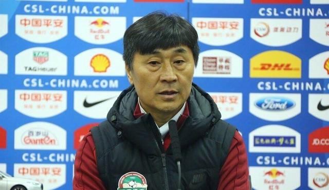 从小遭到家人遗弃的女孩基娅在沼泽地里独自长大